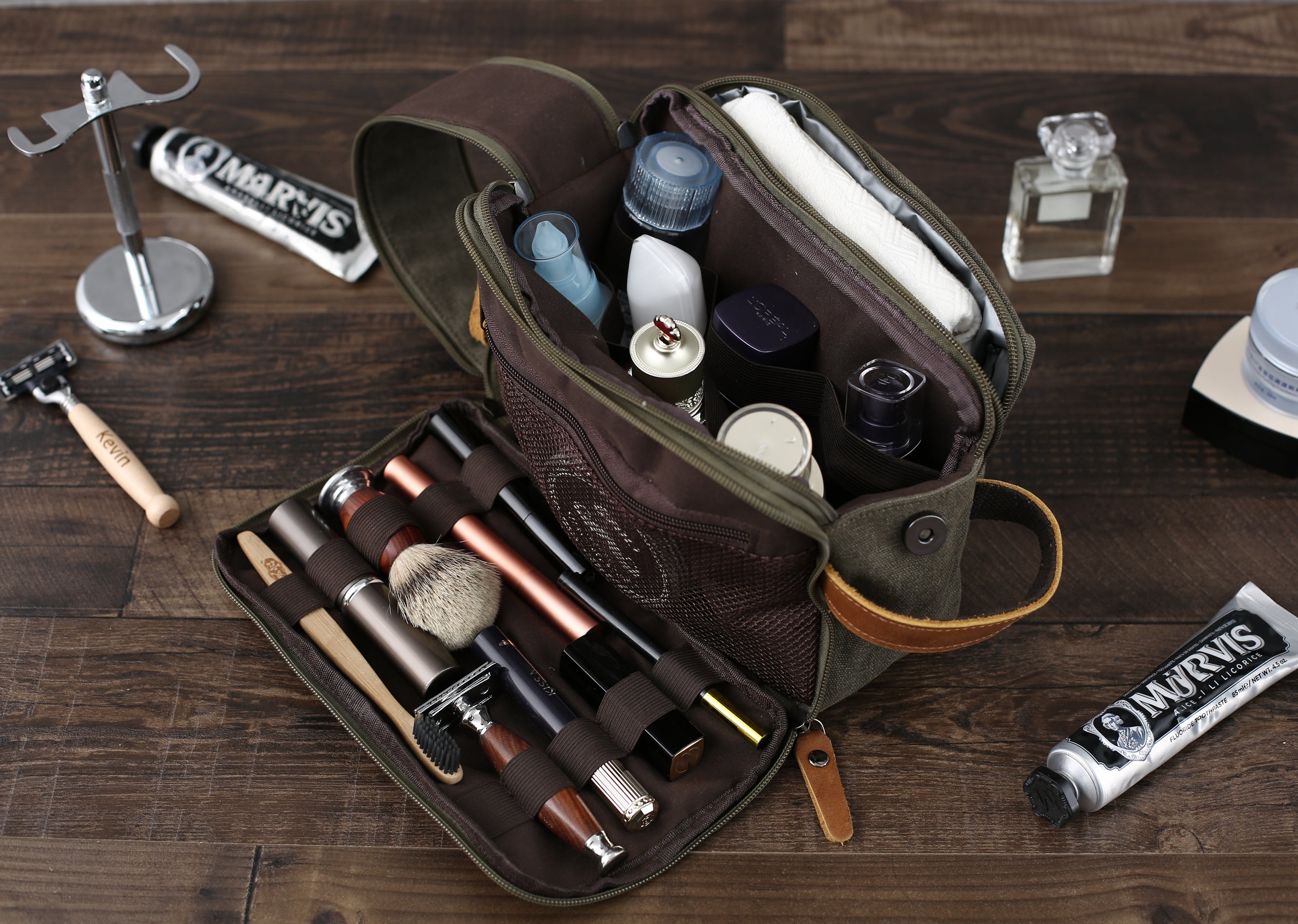 Personalized Groomsmen Gifts, Waxed Canvas Toiletry Bag with Monogram, Dopp  Kit, Best Man Gift
